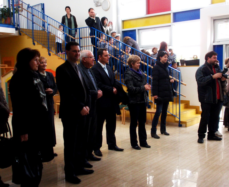 Dječji vrtić Ciciban uputio Sunčevu čestitku svome gradu Dječji vrtić Ciciban uputio Sunčevu čestitku svome gradu