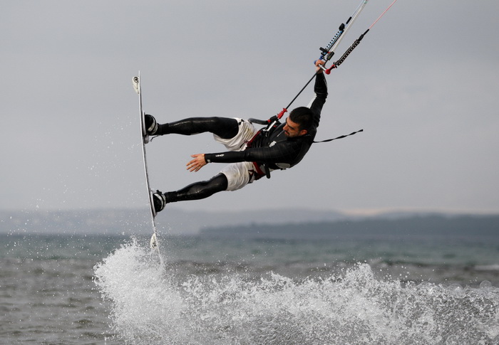 Nin, 150111.
Clanovi Kiteboarding kluba Spinaker iz Zadra na ninskoj plazi Zdrijac.
Foto: Jure Miskovic / CROPIX