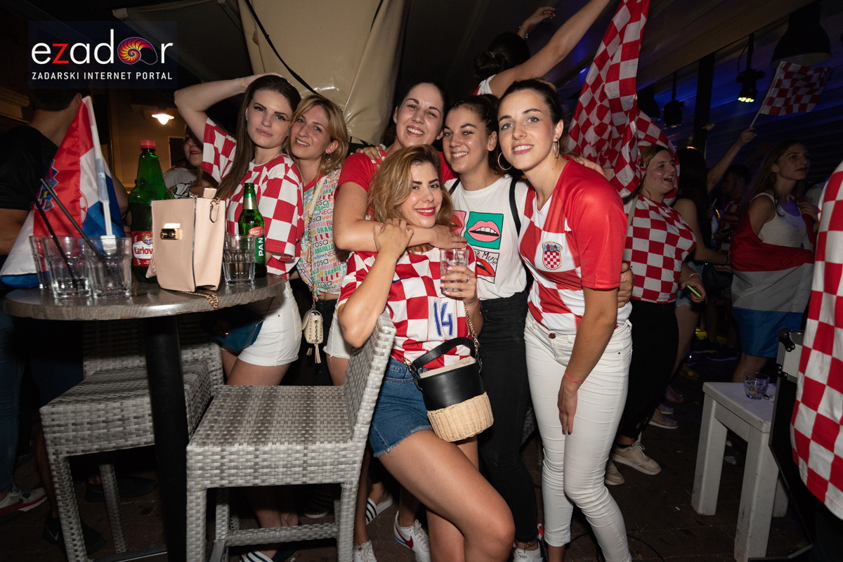 Čudesna noć: Velika fešta ulicama Zadra nakon plasmana Vatrenih u finale SP Čudesna noć: Velika fešta ulicama Zadra nakon plasmana Vatrenih u finale SP