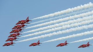 Akrobatska skupina “Red Arrows” Royal Air Forcea u posjeti Zračnoj bazi u Zemuniku Akrobatska skupina “Red Arrows” Royal Air Forcea u posjeti Zračnoj bazi u Zemuniku