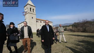 U Donjem Karinu obilježeno sjećanje na rušenje Franjevačkog samostana tijekom VRO Maslenica