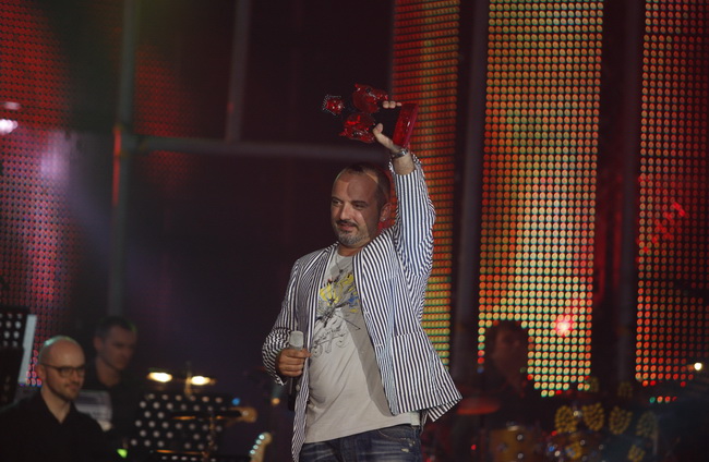 Biograd na moru, 150510
Cetvrta i posljednja vecer Porina u Biogradu na moru. 
Na slici: Toni Cetinski, dobitnik Porina za hit godine.
Foto: Jure Miskovic / CROPIX