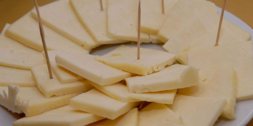 Ucenici Prirodoslovne skole Karlovac smjerovi veterinarski tehnicar, prehrambeni tehnicar i poljoprivredni tehnicar u sklopu prakticne nastave uce preradu mlijecnih proizvoda te su poceli sa proizvodnjom sira skripavca, Ucenici Prirodoslovne skole Karlovac smjerovi veterinarski tehnicar, prehrambeni tehnicar i poljoprivredni tehnicar u sklopu prakticne nastave uce preradu mlijecnih proizvoda te su poceli sa proizvodnjom sira skripavca,