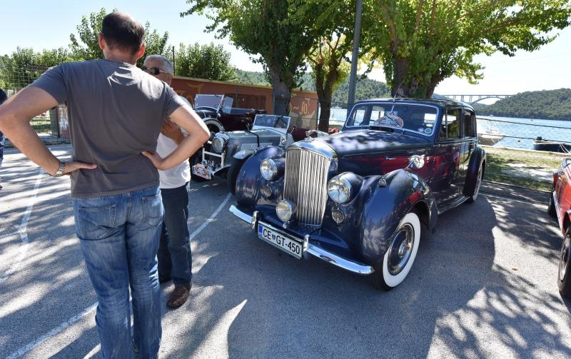 Tisuću kilometara sa oldtimerima Tisuću kilometara sa oldtimerima