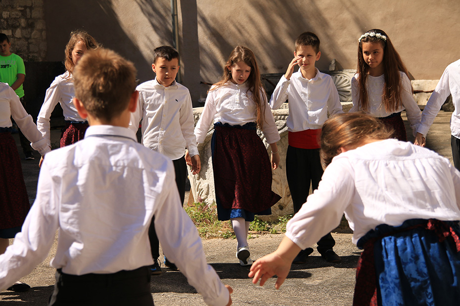 OŠ Zadarski otoci: “Igrajmo se igrajmo-igre dida moga”