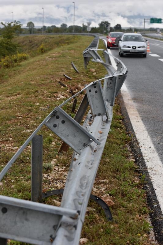 Jutros oko 9:30 na autocesti A1 kod cvoza Zadar1 dogodila se teska prometna nesreca u kojoj je smrtno stradala jedna osoba. Photo: Dino Stanin/PIXSELL