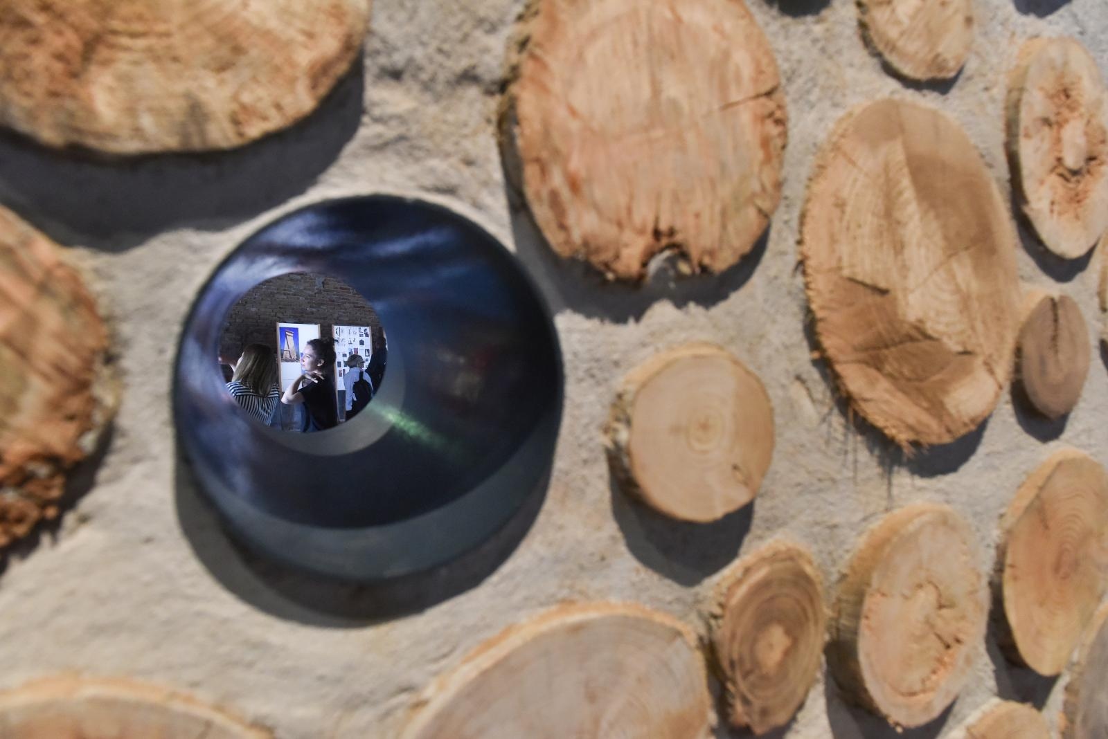 Na 16. Venecijanskom bijenalu otvoren Hrvatski paviljon s instalacijom Oblak Pergola Na 16. Venecijanskom bijenalu otvoren Hrvatski paviljon s instalacijom Oblak Pergola