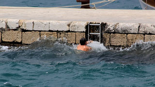 Kupači na zadarskoj rivi 19. svibnja 2013.  Foto: Roberto Lerga