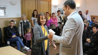 Vir: Dodjela materijalne pomoći roditeljima za nabavku udžbenika i školske opreme Vir: Dodjela materijalne pomoći roditeljima za nabavku udžbenika i školske opreme