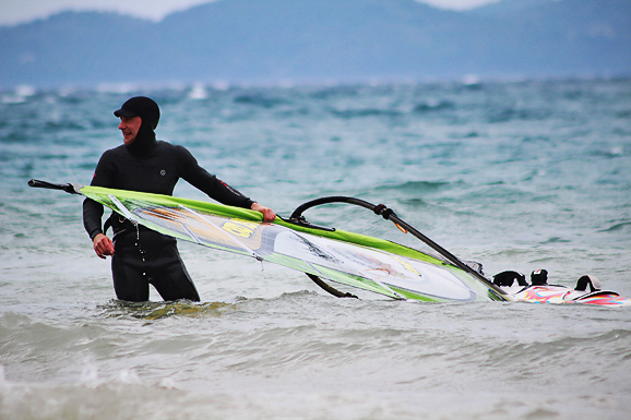 Windsurferi na Kolovarima, 11. travnja 2012. (foto:Saša Čuka) Windsurferi na Kolovarima, 11. travnja 2012. (foto:Saša Čuka)