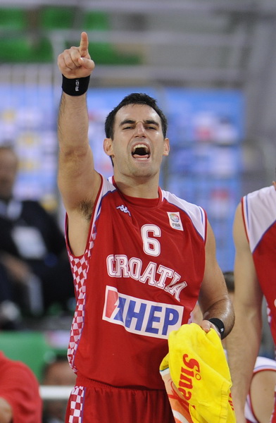 Bydgoszcz, 150909.
Dvorana Sport Arena Luczniczka.
Europsko prvenstvo u kosarci u Poljskoj, drugi krug natjecanja po skupinama 3. kolo grupe E, utakmica izmedju Hrvatske i Njemacke odlucujuca za ulazak u cetvrtfinale.
Na slici: Marko Popovic slavi.
Foto: