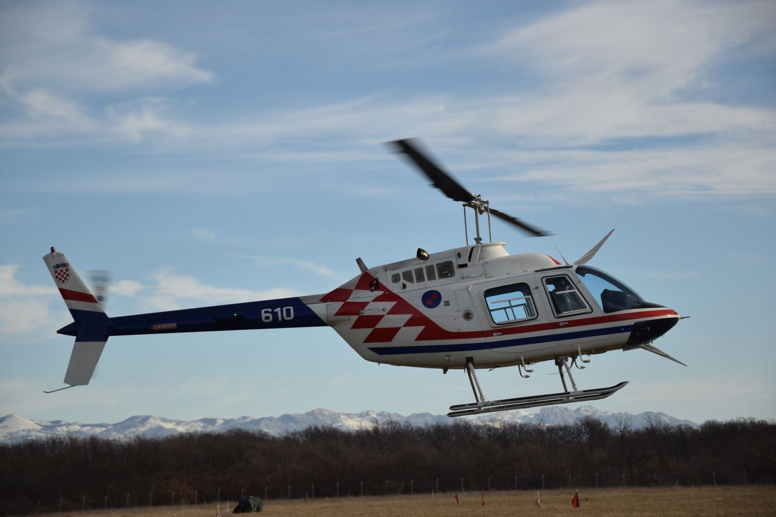 U Zemuniku izvedeni prvi samostalni letovi učenika na helikopterima “Bell-206B” U Zemuniku izvedeni prvi samostalni letovi učenika na helikopterima “Bell-206B”