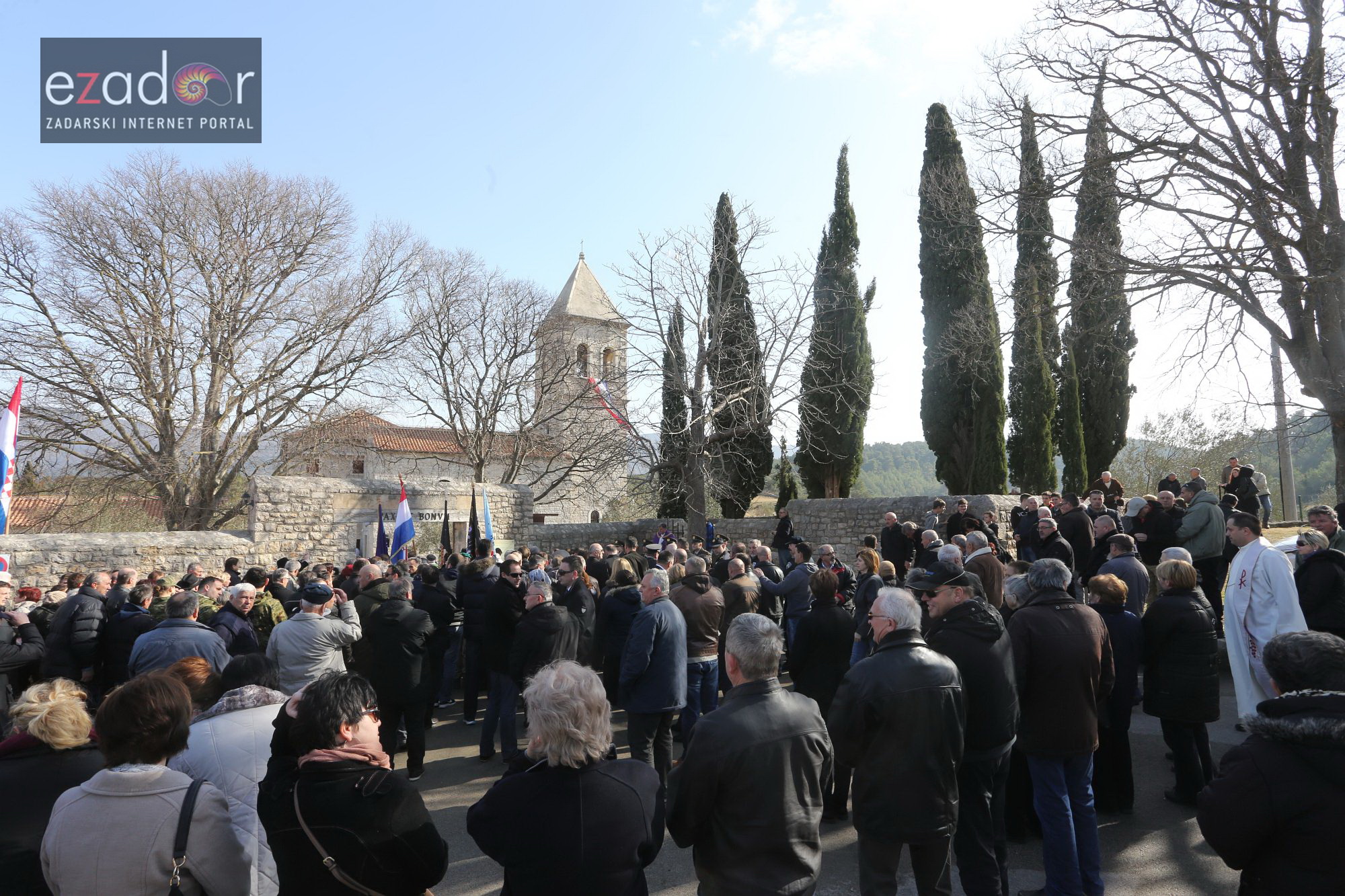 U Donjem Karinu obilježeno sjećanje na rušenje Franjevačkog samostana tijekom VRO Maslenica