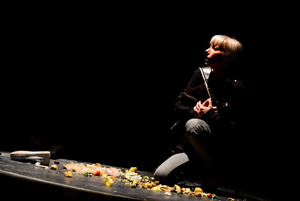 “Ana i Ona” naziv je predstave čijom je premijerom sinoć u zadarskom Kazalištu lutaka započela umjetnička revija pod nazivom “Nosi se Teatro Verrdi”.