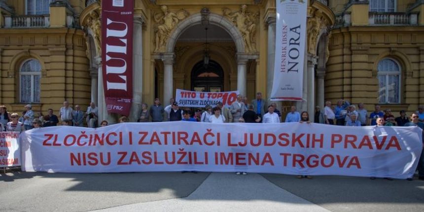 Trg marsala Tita, Zagreb – Javni prosvjed inicijative Krug za trg. Prosvjedom se od Gradske skupstine Grada Zagreba jos jednom trazi promjena imena Trga marsala Tita u Kazalisni ili u Sveucilisni trg. Photo: Davor Puklavec/PIXSELL Trg marsala Tita, Zagreb – Javni prosvjed inicijative Krug za trg. Prosvjedom se od Gradske skupstine Grada Zagreba jos jednom trazi promjena imena Trga marsala Tita u Kazalisni ili u Sveucilisni trg. Photo: Davor Puklavec/PIXSELL