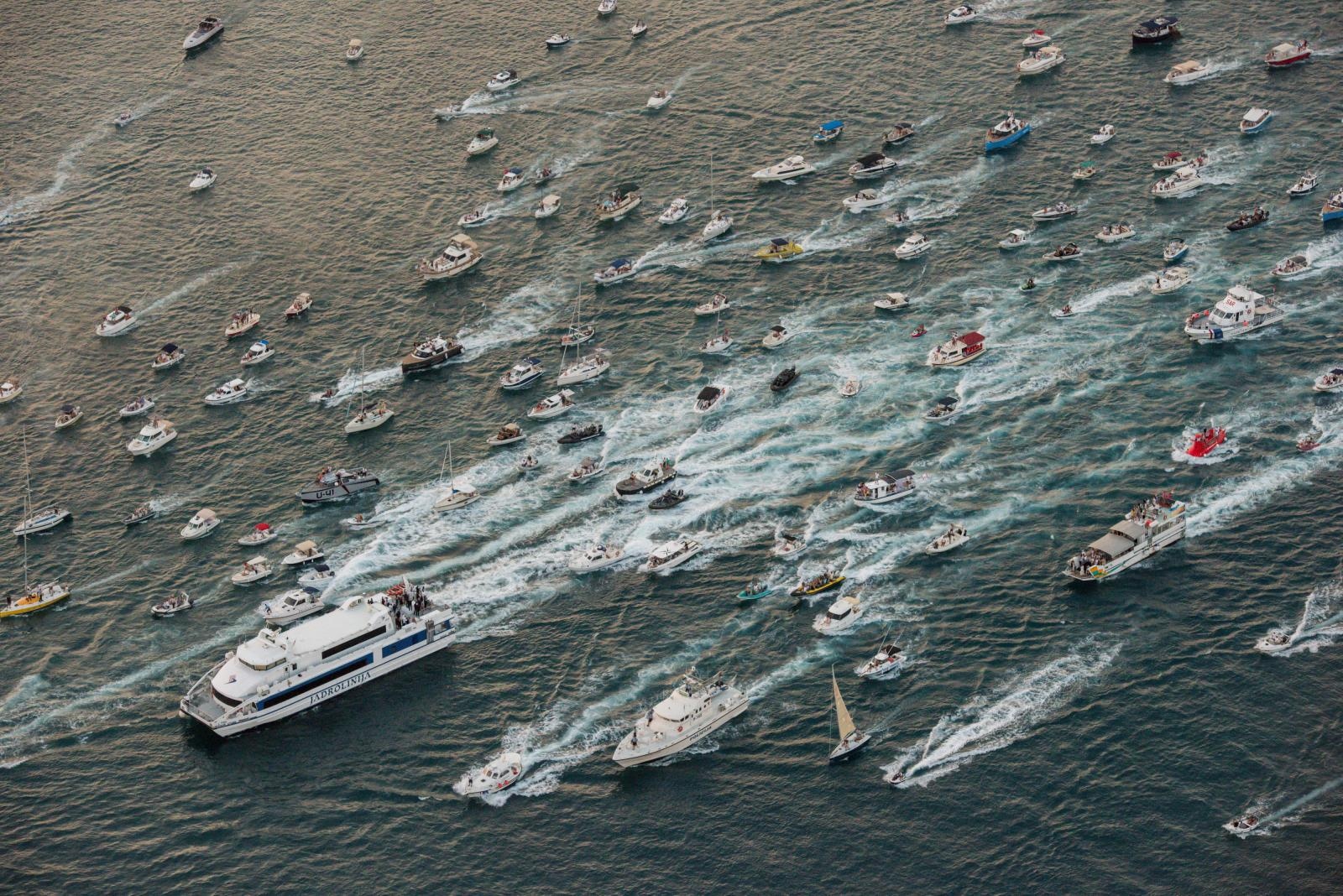 Splićani ispratili Olivera na posljednju plovidbu – fotografije iz zraka
