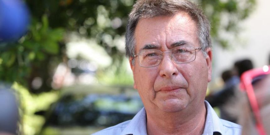 01.09.2013., Rovanjska – Hrvatski emigranat Zvonko Busic pocinio je samoubojstvo u svojoj kuci. U kupaonici ga je oko 7 ujutro pronasla supruga Julienne. Odsluzio je 32 godine zatvora u SAD-u zbog otmice zrakoplova i smrti policajca1976., a 2008. je pom 01.09.2013., Rovanjska – Hrvatski emigranat Zvonko Busic pocinio je samoubojstvo u svojoj kuci. U kupaonici ga je oko 7 ujutro pronasla supruga Julienne. Odsluzio je 32 godine zatvora u SAD-u zbog otmice zrakoplova i smrti policajca1976., a 2008. je pom