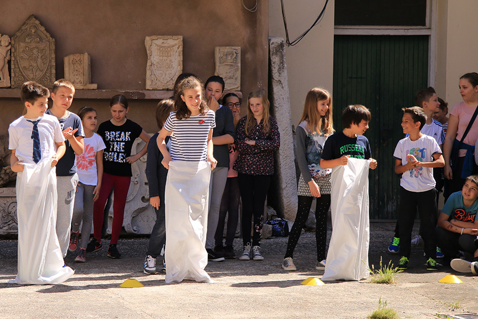 OŠ Zadarski otoci: “Igrajmo se igrajmo-igre dida moga”