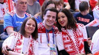 Hrvatski navijači u Parizu na utakmici Slovenija – Hrvatska za 3. mjesto na Svjetskom prvenstvu