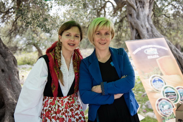 U Vrtovima lunjskih maslina održana 12. Lunjska maslinada. Foto: Vinko Pešić