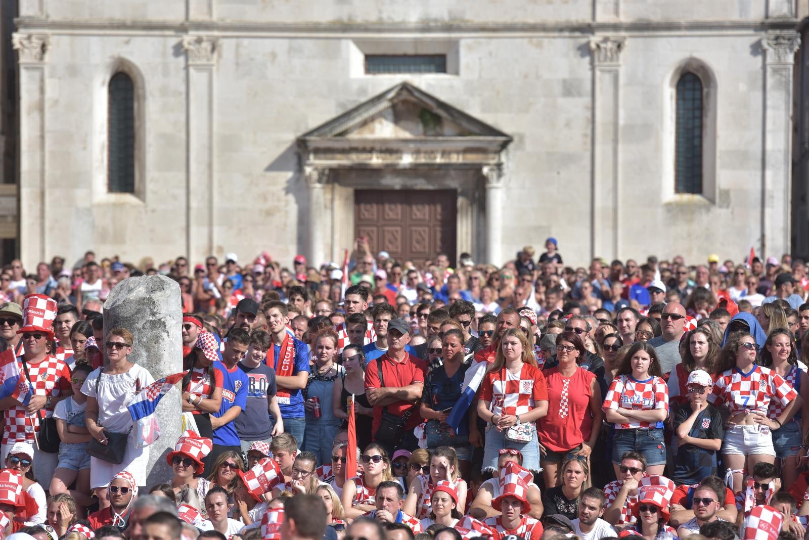 Tisuće Zadrana na Forumu navijalo za Vatrene u finalu Svjetskog prvenstva Tisuće Zadrana na Forumu navijalo za Vatrene u finalu Svjetskog prvenstva