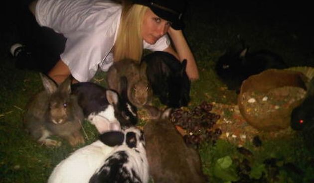 Paris Hilton i kunići (Foto: Twitter)