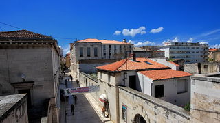 Skitnja gradom by Roberto Lerga