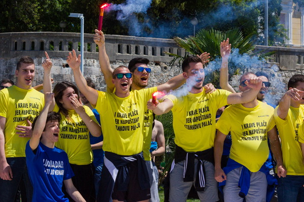 Ludijada maturanata na zadarskoj rivi 17. svibnja 2016. Foto: Bojan Bogdanić