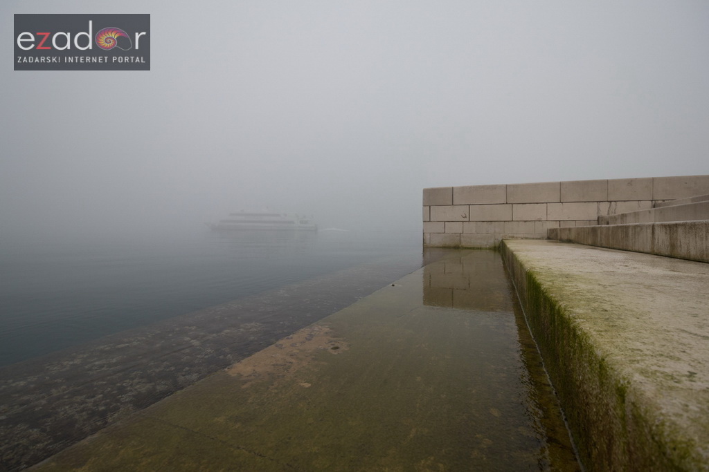Đir po maglovitom gradu 16. listopada 2017. Brod, Dora, magla Đir po maglovitom gradu 16. listopada 2017. Brod, Dora, magla