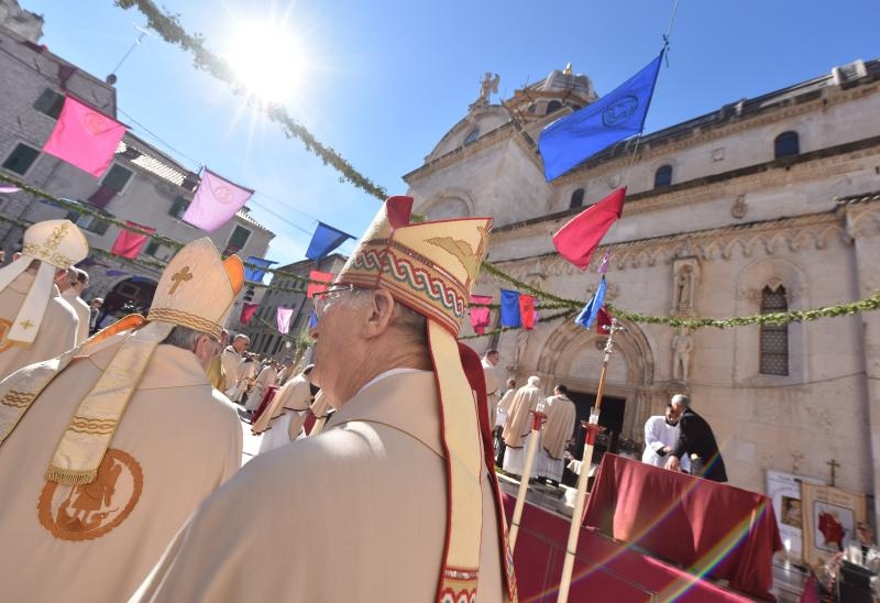 Šibenik: Velikim misnim slavljem i procesijom proslavljen blagdan Sv. Mihovila, Photo: Hrvoje Jelavić/PIXSELL