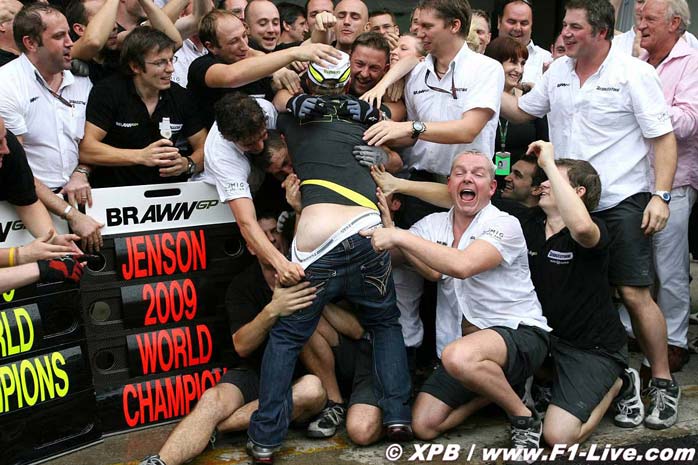 Proslava naslova prvaka F1 Jensona Buttona i Brawn GP-a (foto www.f1-live.com)