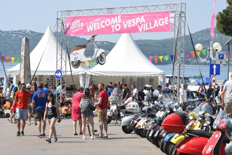 U Biogradu na moru zapoceo je Vespa World Days 2015 koji traje od 11-14. lipnja. Ocekuje se dolazak 5000 vozaca iz 32 zemlje. Photo: Hrvoje Jelavic/PIXSELL U Biogradu na moru zapoceo je Vespa World Days 2015 koji traje od 11-14. lipnja. Ocekuje se dolazak 5000 vozaca iz 32 zemlje. Photo: Hrvoje Jelavic/PIXSELL