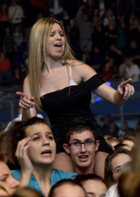 Zagreb, 201212. 
Dom Sportova.
Koncert Zvijezde Hit Recordsa, na kojem nastupaju izvodjaci koji izdaju albume za tu izdavacku kucu.
Na fotografiji: Publika.
Foto: Admir Buljubasic / CROPIX