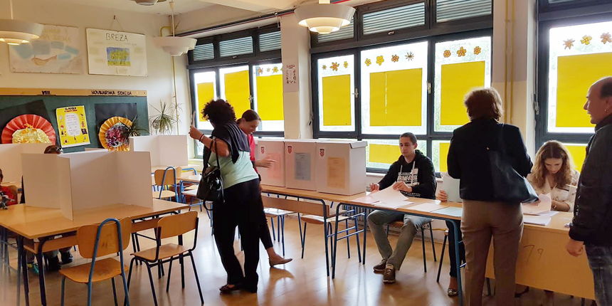 Lokalni izbori 2017. – Glasovanje u OŠ Šimuna Kožićića Benje Lokalni izbori 2017. – Glasovanje u OŠ Šimuna Kožićića Benje