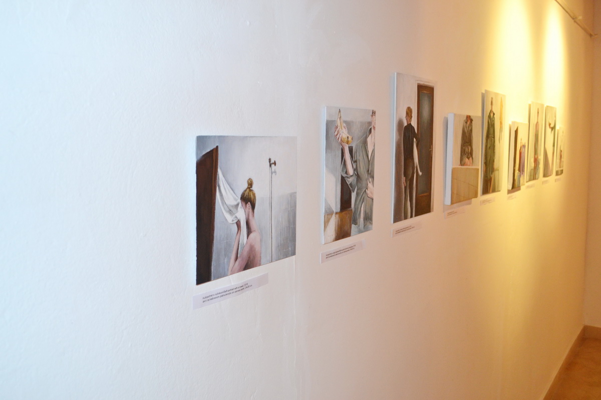 U galeriji Kninskog muzeja otvorena izložba slika “Autoportreti” Marine Ćorić