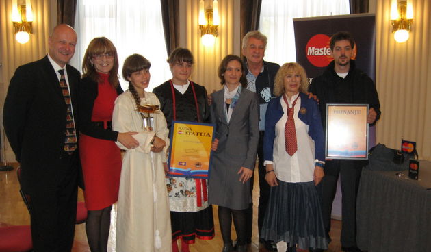 Organizatori, pokrovitelji i pobjednici sa Zlatnom statuom