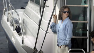 Prigradica, otok Korcula , 270911.
Glumica Penelope Cruz snimljena prilikom ukrcaja u brod Majsan marke Beneteau Antares 10,80  koji ju prebacuje na svjetionik Plocica na snimanje filma” Venuto al mondo”.
Foto: Tom Dubravec /  CROPIX