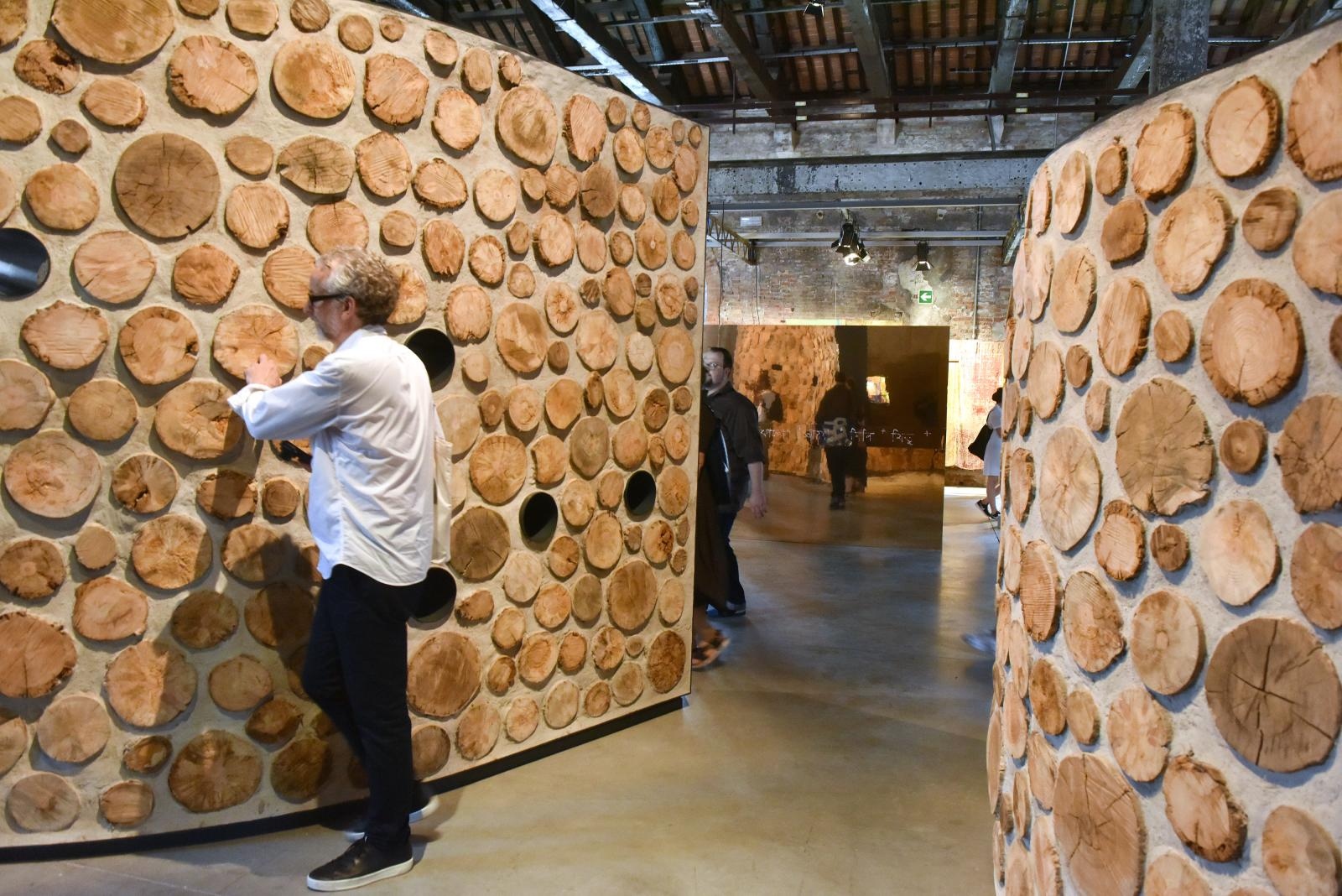 Na 16. Venecijanskom bijenalu otvoren Hrvatski paviljon s instalacijom Oblak Pergola Na 16. Venecijanskom bijenalu otvoren Hrvatski paviljon s instalacijom Oblak Pergola