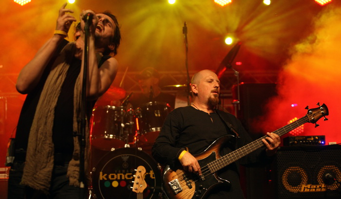 Zadar, 230612.
Drugu vecer 2.JUMF festivala koji se odrzava u Zadru na Kapetanskom, nastupili su Goran Bare i Majke. U nastupu vinkovacke grupe uzivala je mnogobrojna publika.
Foto: Andrija Lucic / CROPIX