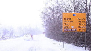 Snijeg zabijelio Plitvice (Foto: M. Pusic, CROPIX)