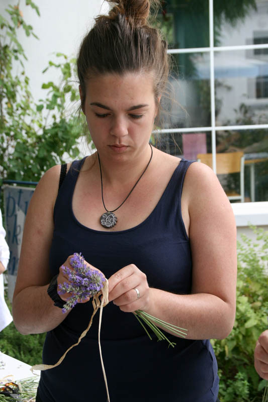 Danas je održana kreativna radionica za velike i male u organizaciji Dječjeg odjela Gradske knjižnice Zadar: izrada stručaka i jastučića od lavande od 10-12 h. Radionicu je vodila gospođa Jadranka Plantak. Foto by Lucija Juravic Danas je održana kreativna radionica za velike i male u organizaciji Dječjeg odjela Gradske knjižnice Zadar: izrada stručaka i jastučića od lavande od 10-12 h. Radionicu je vodila gospođa Jadranka Plantak. Foto by Lucija Juravic