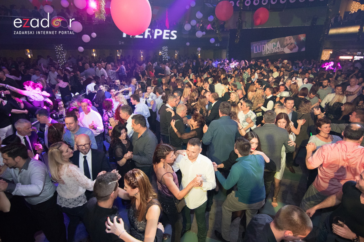 Ludnica u Saturnusu: Najbolji doček u svemiru i šire Ludnica u Saturnusu: Najbolji doček u svemiru i šire