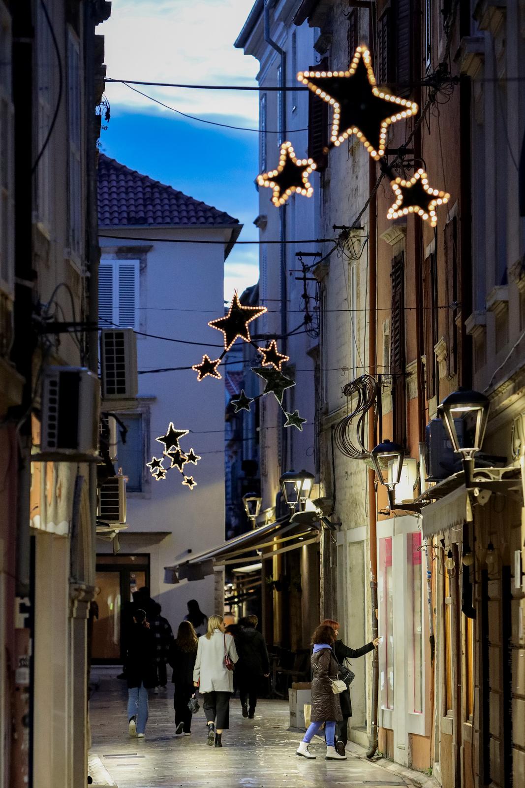Blagdanske dekoracije u centru Zadra Blagdanske dekoracije u centru Zadra