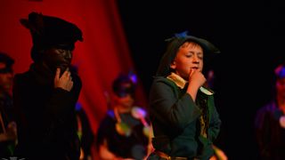 Kazališna udruga “Igrajmo se” u HNK Zadar premijerno je izvela predstavu Petar Pan