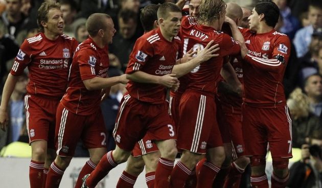 Liverpool’s Andy Carroll (4th R) celebrates his goal against Manchester City // Reuters