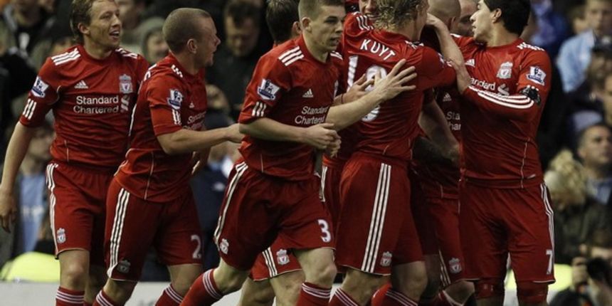 Liverpool’s Andy Carroll (4th R) celebrates his goal against Manchester City // Reuters Liverpool’s Andy Carroll (4th R) celebrates his goal against Manchester City // Reuters