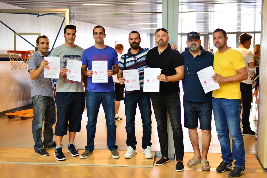 U organizaciji sekcije HZSN Zadar u dvorani 1 SC Višnjik održana je akcija dobrovoljnog darivanja krvi na kojoj je prikupljeno 25 doza tekućine koja život znači. Župan, Morović, Vidaković, Kapelari, Malik, Pestić