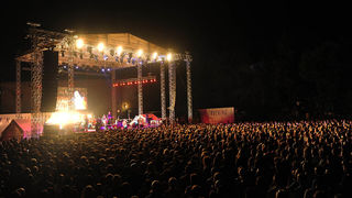 Zadar, 29.07.2013. snimio: Nenad Marčev 
Koncert Carlos Santana 
Prostor pored dvorane u Jazinama