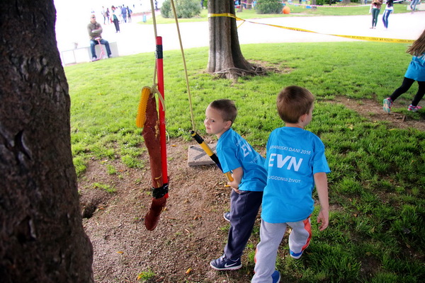 Sportska manifestacija za djecu “1000 koraka kroz 1000 ulica” SŠ “Loptica” Sportska manifestacija za djecu “1000 koraka kroz 1000 ulica” SŠ “Loptica”