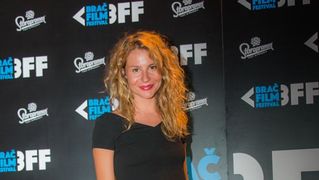 Uz prepuno kina i brojna poznata lica otvoren 3. Brač Film Festival, stigla i Tihana Lazović